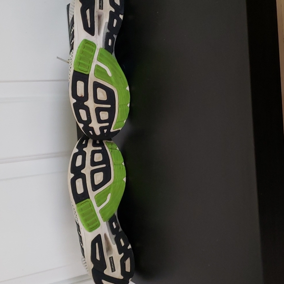 Adidas running shoes,  size 9.5, climacool - Picture 6 of 6